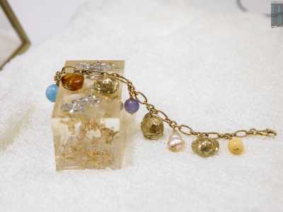 ...bracciali...